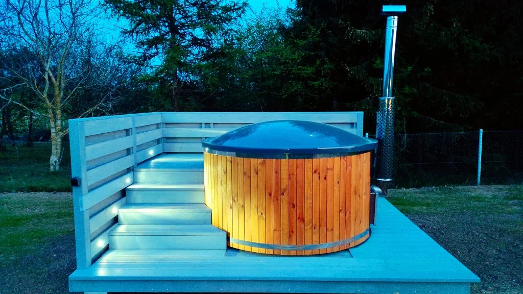 Balia jacuzzi w Szarym Domku - idealna na relaks niezależnie od pory roku